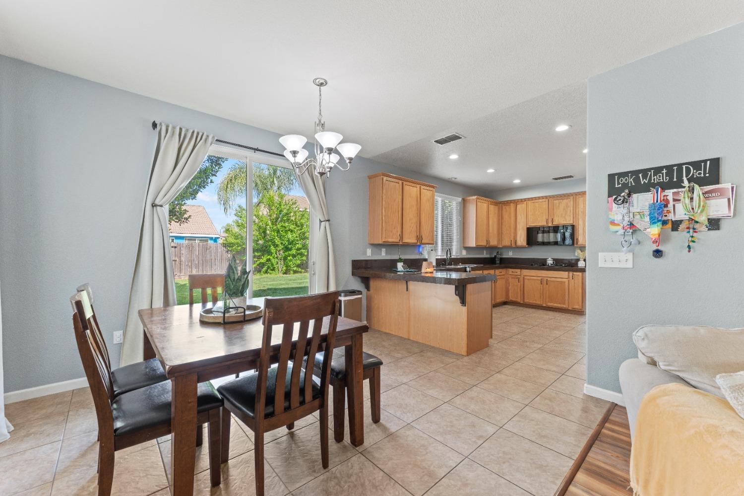 Detail Gallery Image 16 of 64 For 1968 Maverick Dr, Plumas Lake,  CA 95961 - 4 Beds | 3 Baths