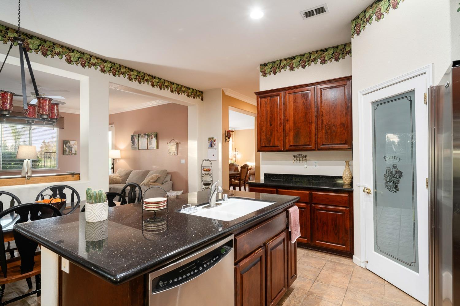 Detail Gallery Image 14 of 58 For 7788 Tigerwoods Dr, Sacramento,  CA 95829 - 5 Beds | 3/1 Baths