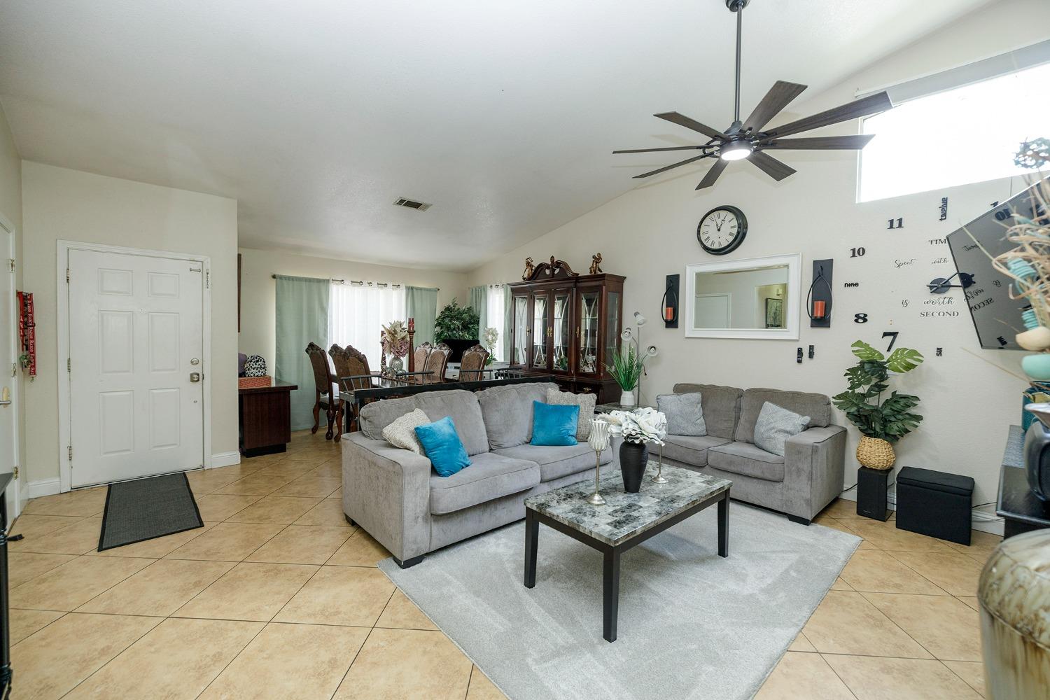 Detail Gallery Image 9 of 44 For 3070 Togninali Ln, Stockton,  CA 95206 - 3 Beds | 2 Baths