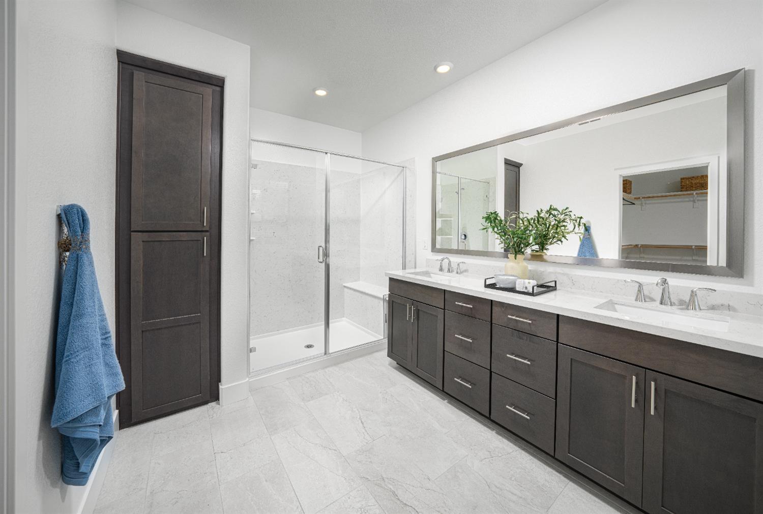Detail Gallery Image 10 of 17 For 4032 Happy Camper Way, Roseville,  CA 95747 - 4 Beds | 3/1 Baths