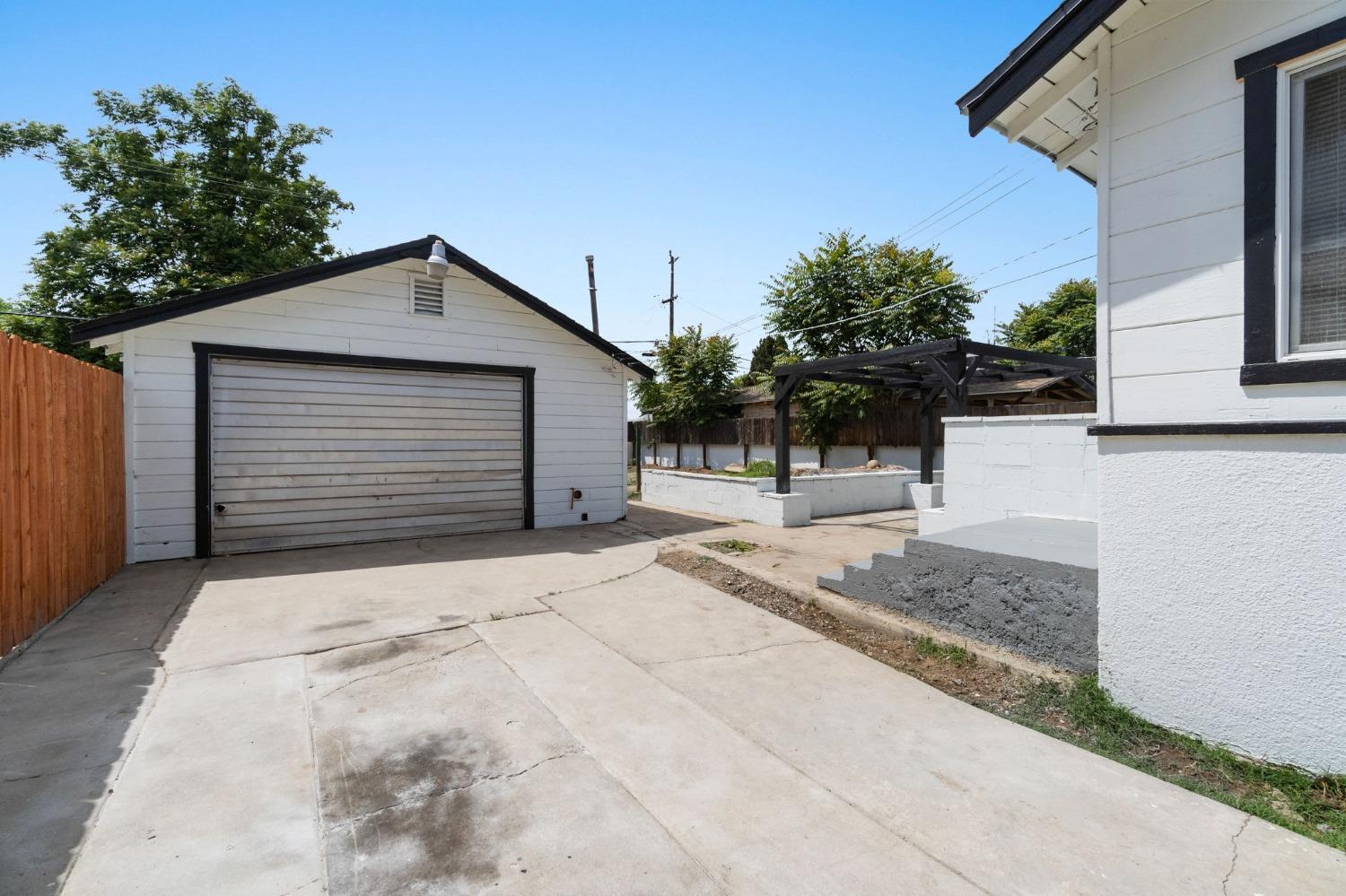 N Carruth Avenue, Fresno, California image 18