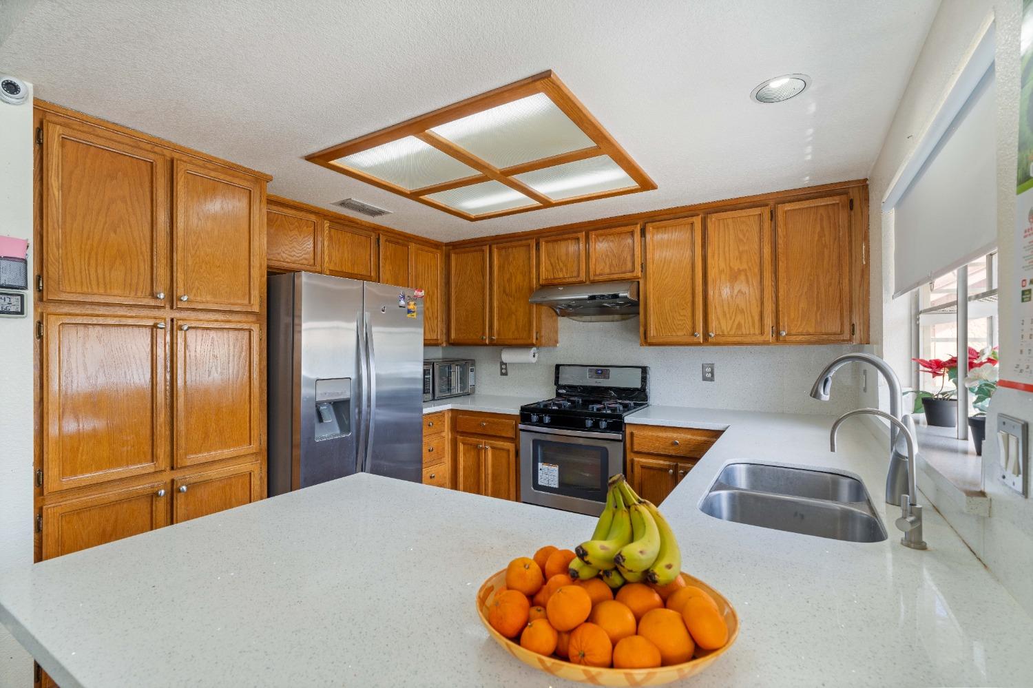 Pine Oaks Court, Sacramento, California image 17