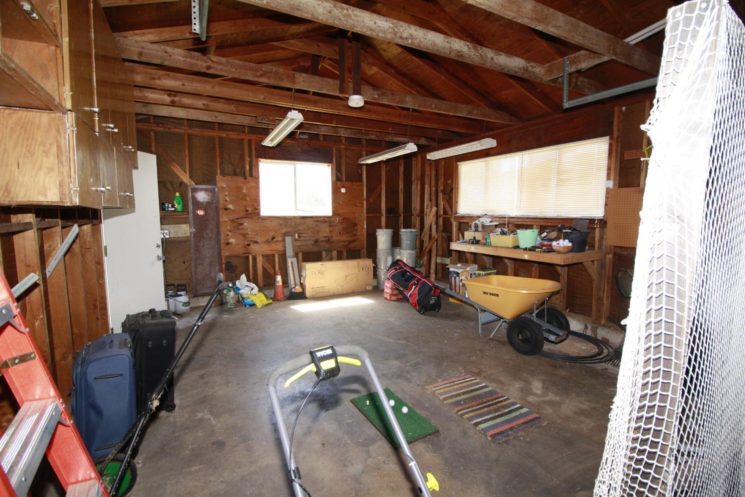 Detail Gallery Image 42 of 54 For 2221 Middleberry Rd, Sacramento,  CA 95815 - 3 Beds | 2 Baths