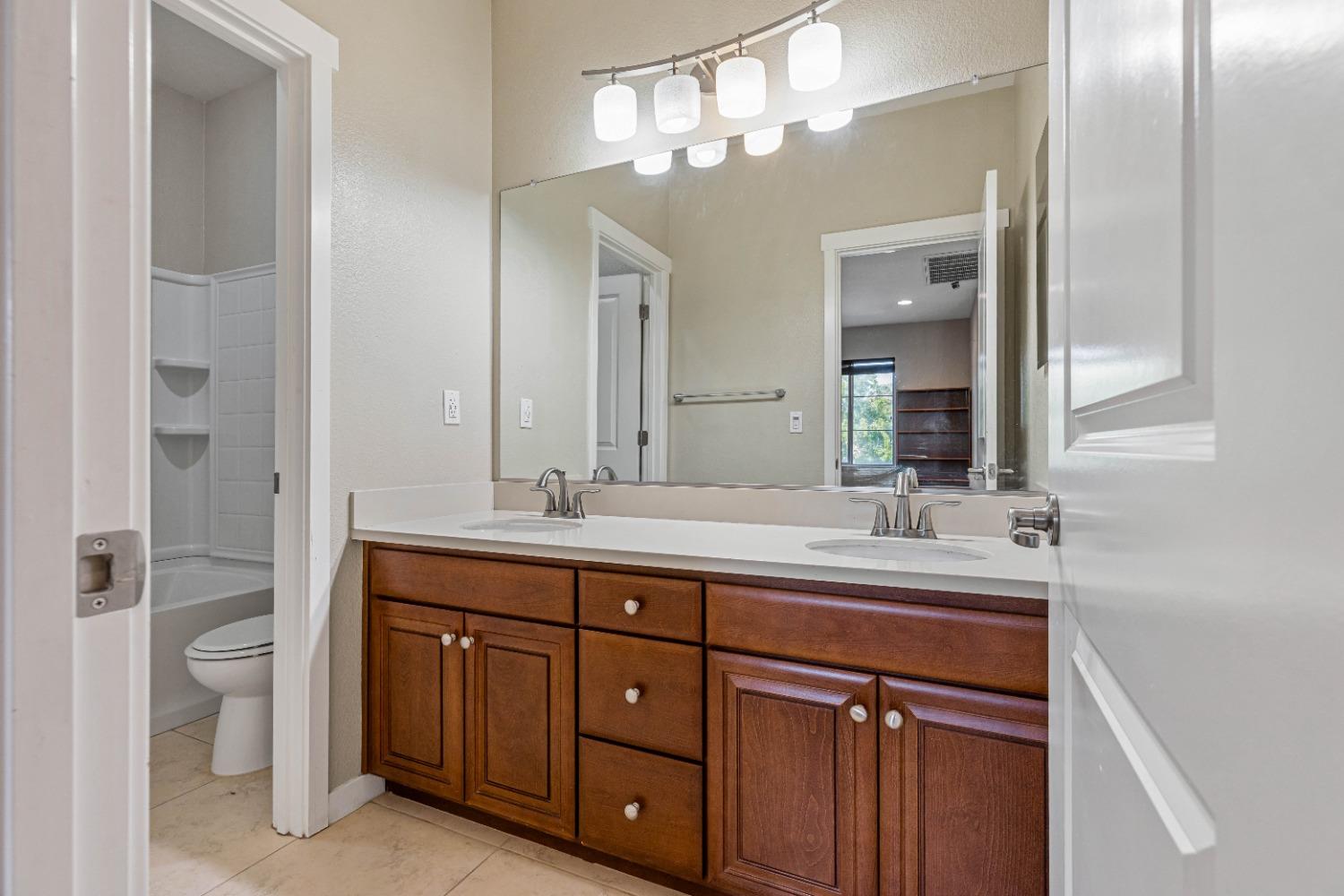 Detail Gallery Image 25 of 48 For 18551 Admiral Way, Lathrop,  CA 95330 - 4 Beds | 3 Baths