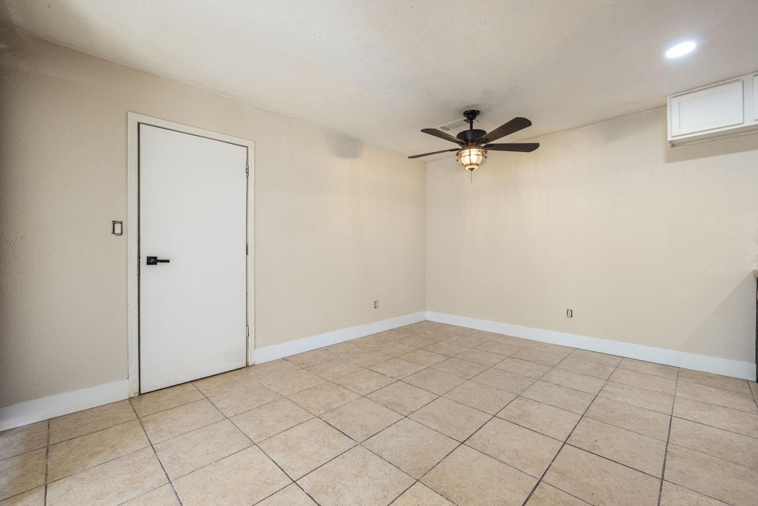 Chrysler Drive, Modesto, California image 9