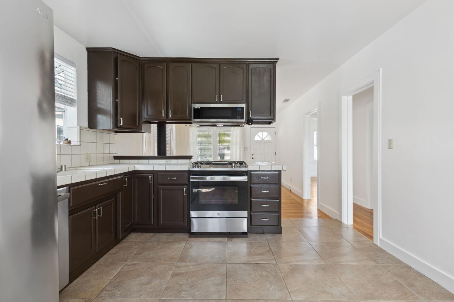 Detail Gallery Image 13 of 29 For 5356 8th Ave, Sacramento,  CA 95820 - 2 Beds | 1 Baths