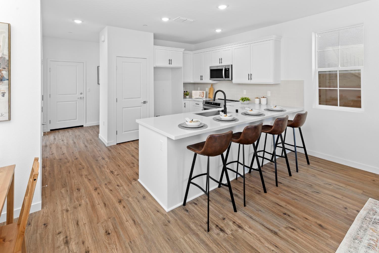 Detail Gallery Image 10 of 39 For 6403 Jacinto Ave, Sacramento,  CA 95823 - 3 Beds | 2/1 Baths