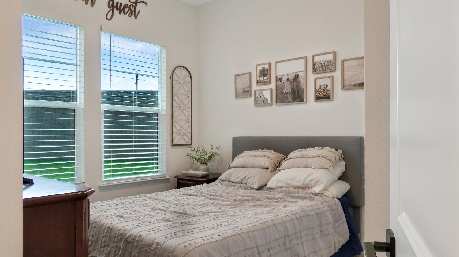 Detail Gallery Image 6 of 33 For 1942 Carmel Ranch Cir, Oakdale,  CA 95361 - 4 Beds | 3 Baths