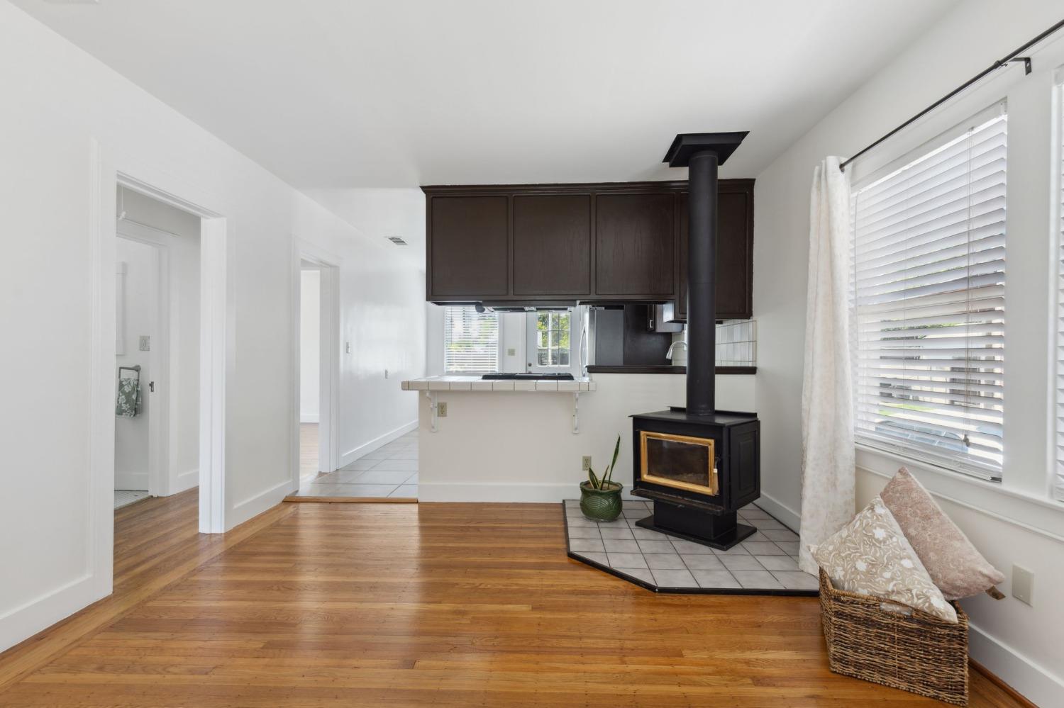 Detail Gallery Image 9 of 29 For 5356 8th Ave, Sacramento,  CA 95820 - 2 Beds | 1 Baths