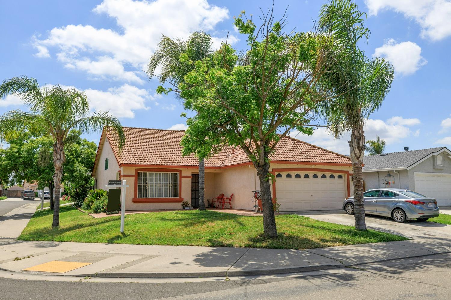 Detail Gallery Image 4 of 44 For 3070 Togninali Ln, Stockton,  CA 95206 - 3 Beds | 2 Baths