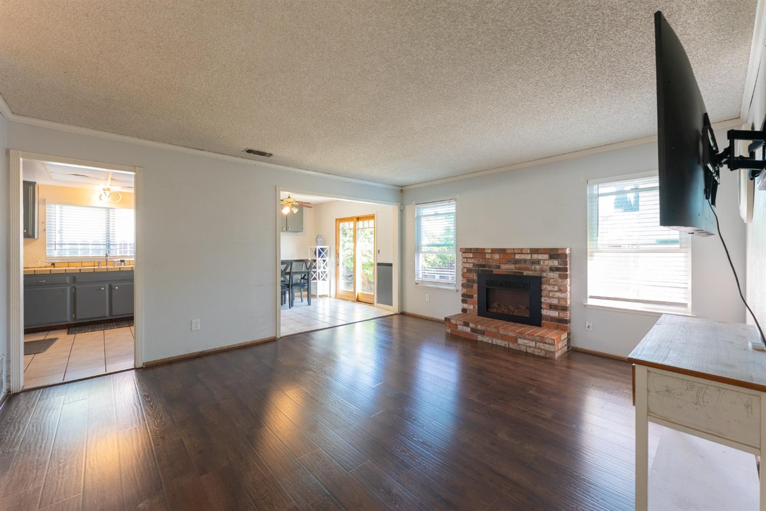 Detail Gallery Image 12 of 33 For 3988 Robinridge Way, Sacramento,  CA 95823 - 3 Beds | 2 Baths