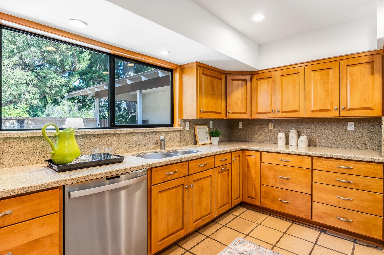 Meadowbrook Drive, Davis, California image 24