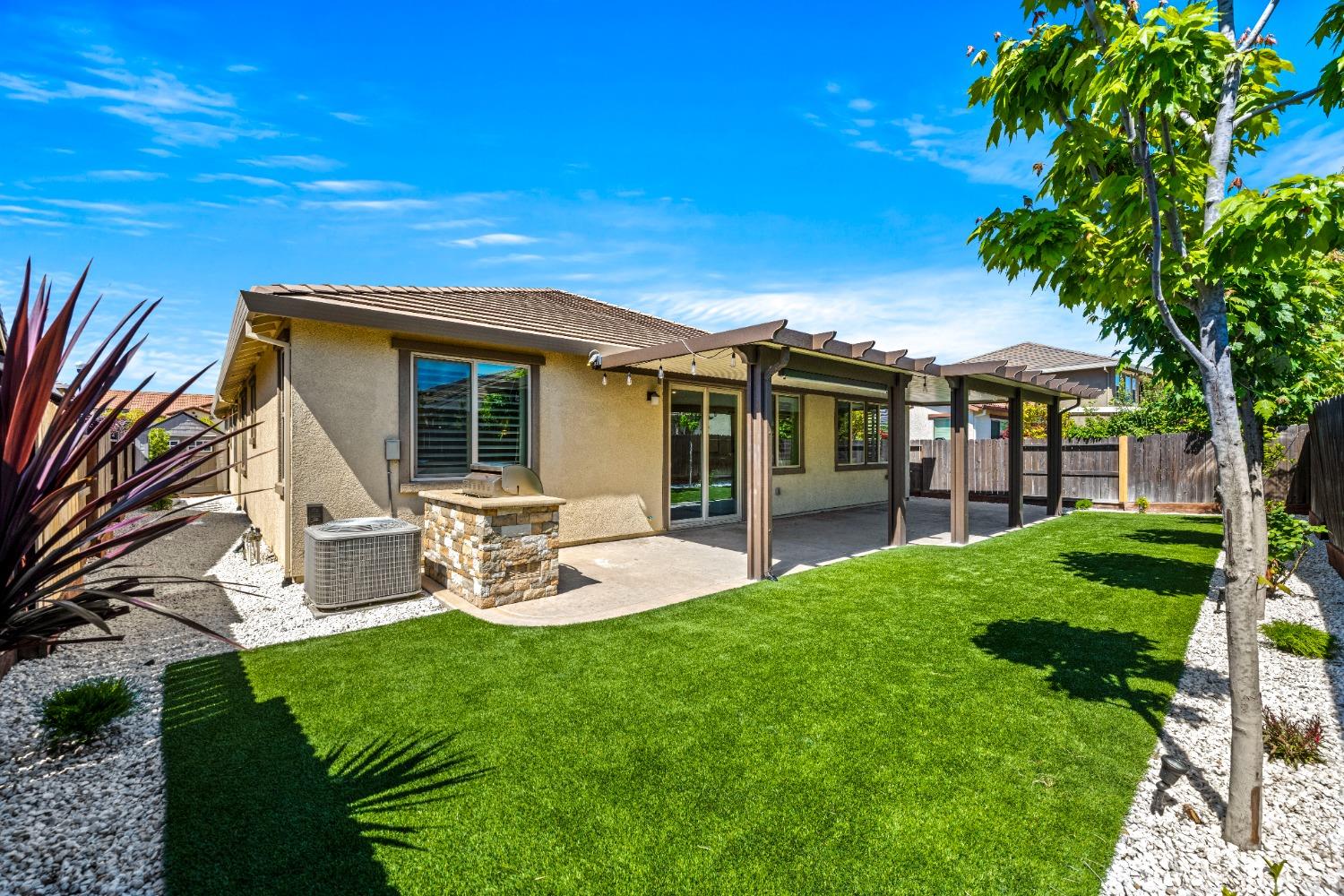 Maddux Way, Roseville, California image 2