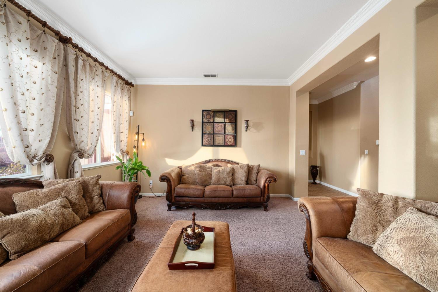 Detail Gallery Image 8 of 58 For 7788 Tigerwoods Dr, Sacramento,  CA 95829 - 5 Beds | 3/1 Baths