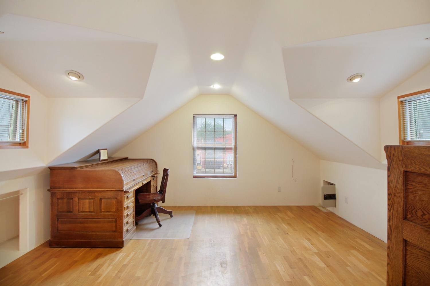Detail Gallery Image 37 of 58 For 2322 I St, Sacramento,  CA 95816 - 4 Beds | 2 Baths