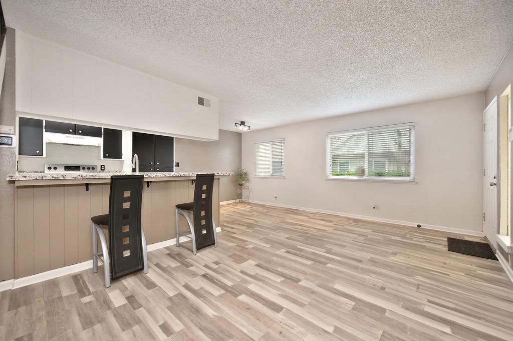 Photo #9: 225054136 Listing: Photo #9