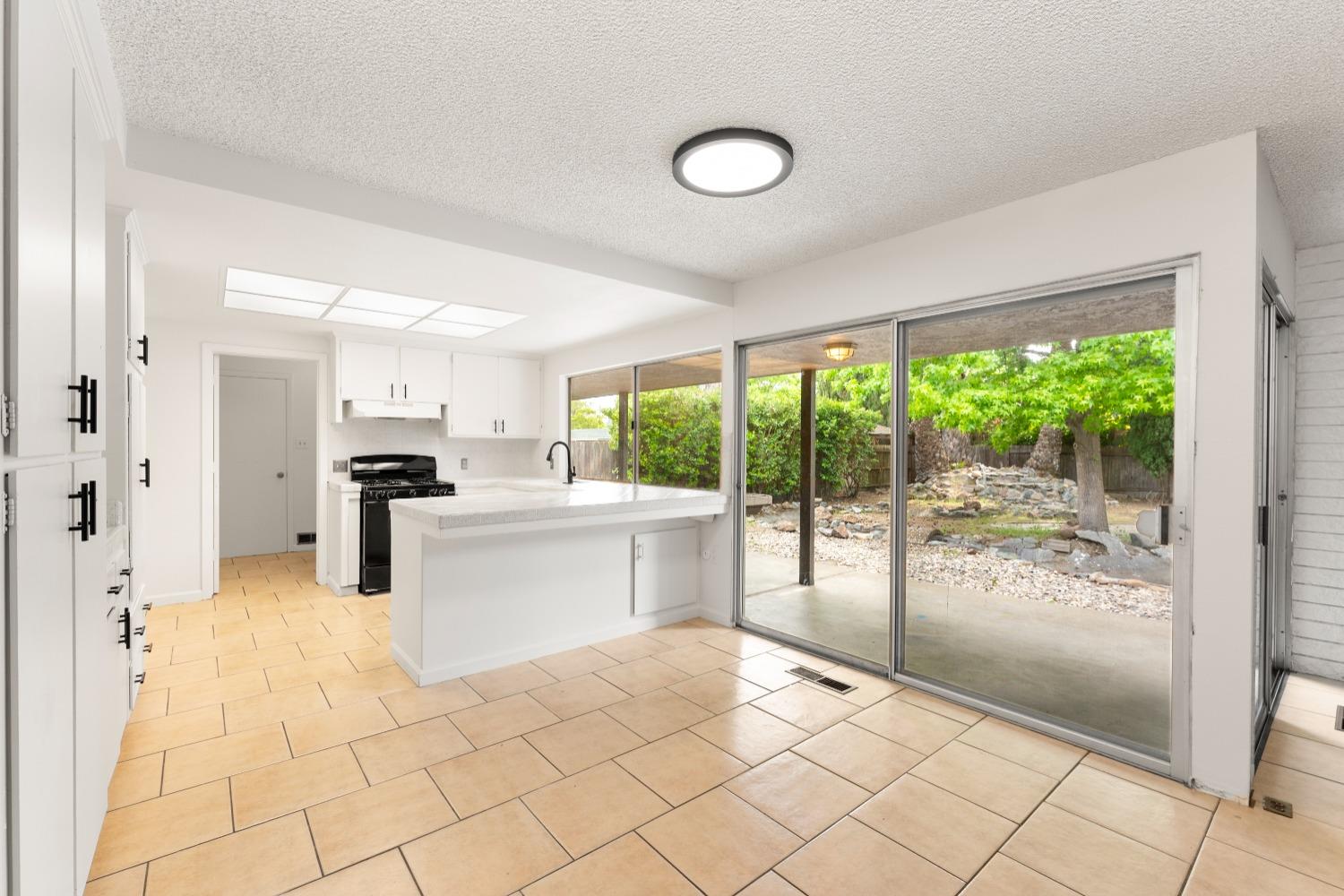 Rivercrest Drive, Sacramento, California image 8