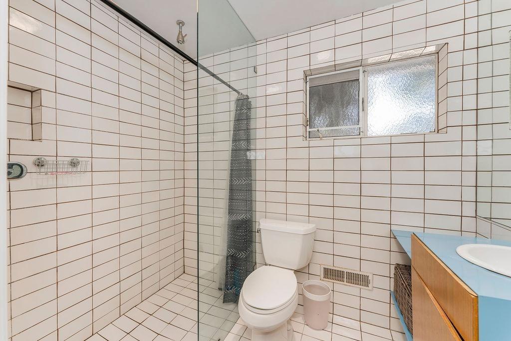 Detail Gallery Image 12 of 36 For 5741 Lonsdale Dr, Sacramento,  CA 95822 - – Beds | – Baths