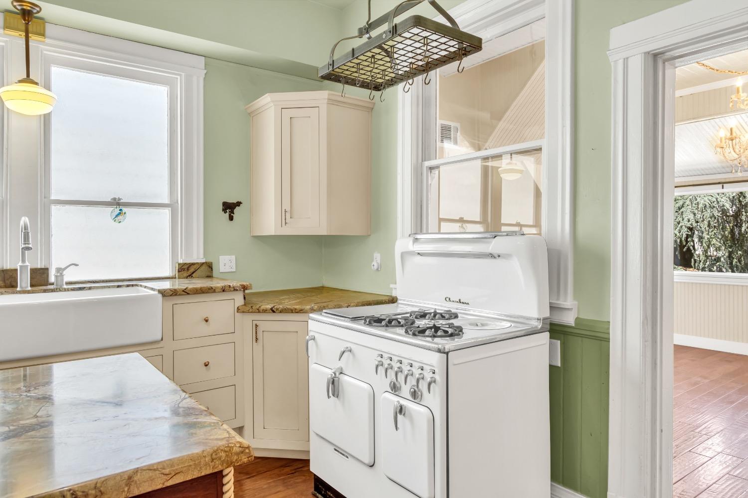 Detail Gallery Image 26 of 91 For 2321 H St, Sacramento,  CA 95816 - 4 Beds | 2 Baths
