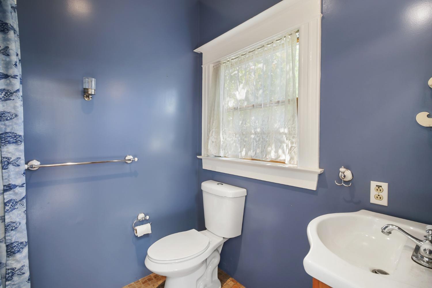 Detail Gallery Image 20 of 58 For 2322 I St, Sacramento,  CA 95816 - 4 Beds | 2 Baths