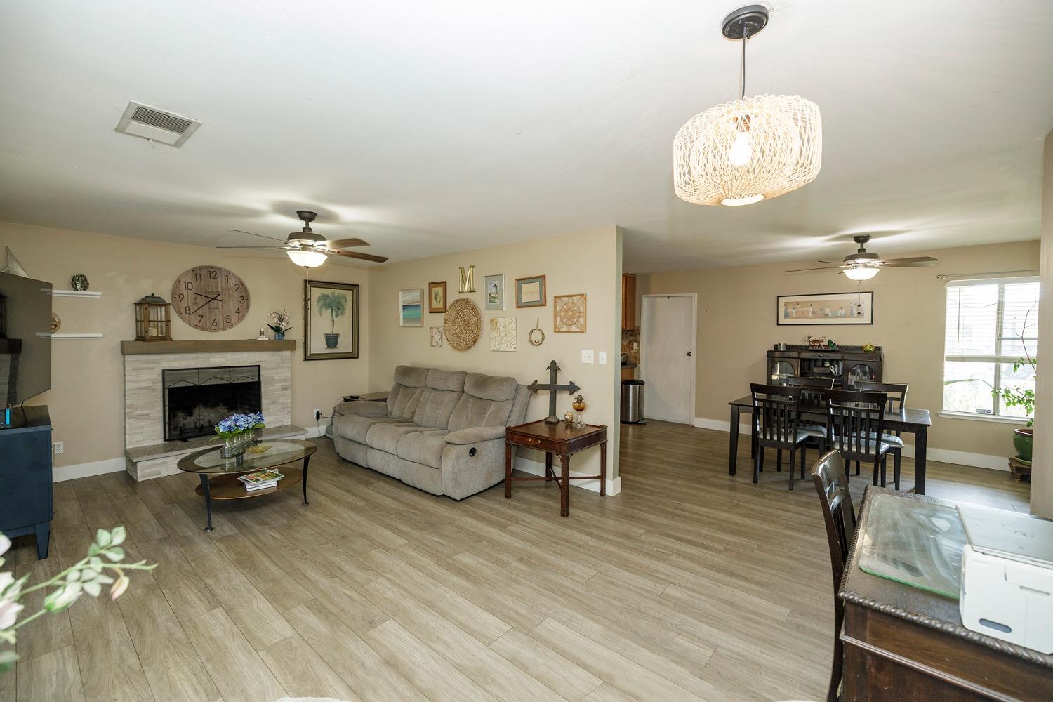 Detail Gallery Image 5 of 25 For 2501 Adrian St, Turlock,  CA 95382 - 3 Beds | 2 Baths