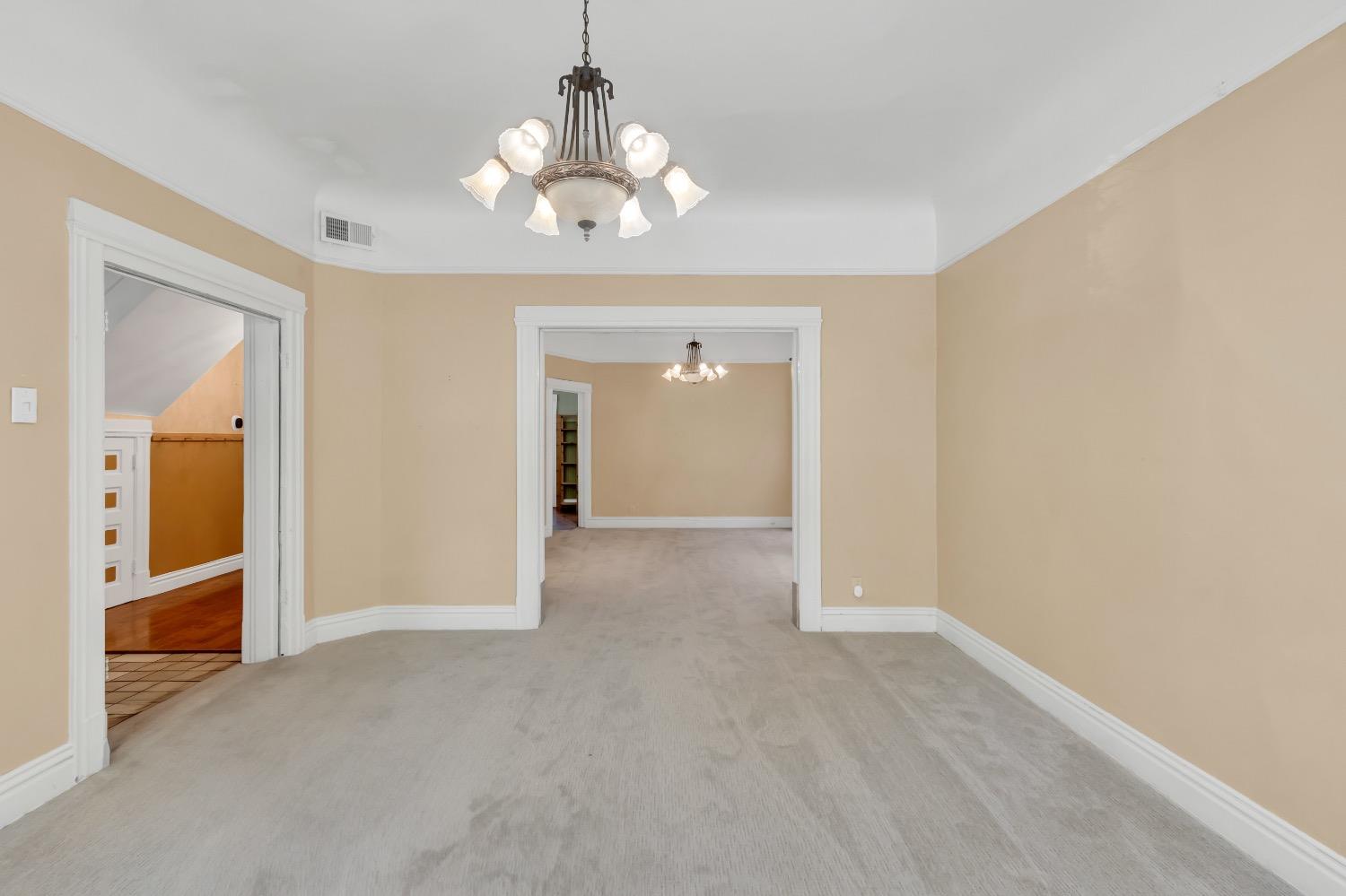 Detail Gallery Image 16 of 91 For 2321 H St, Sacramento,  CA 95816 - 4 Beds | 2 Baths