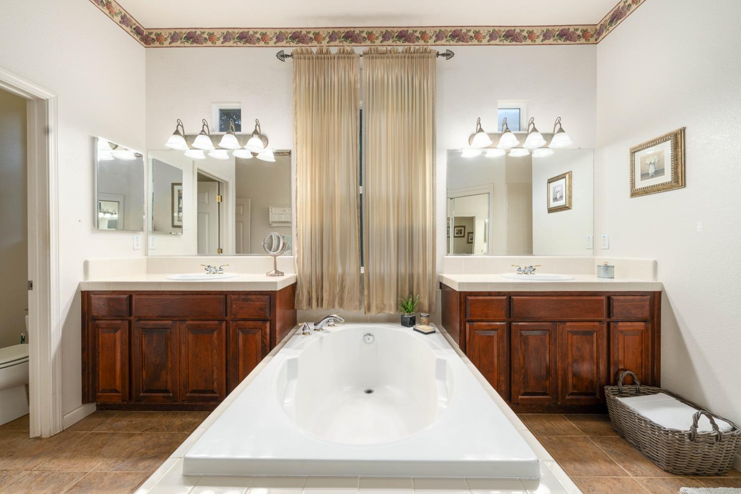 Detail Gallery Image 24 of 58 For 7788 Tigerwoods Dr, Sacramento,  CA 95829 - 5 Beds | 3/1 Baths