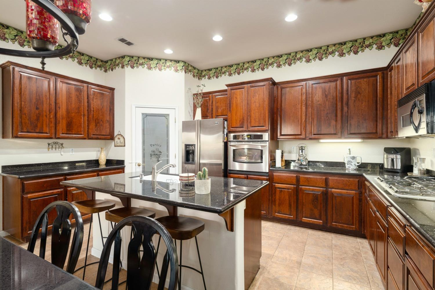 Detail Gallery Image 13 of 58 For 7788 Tigerwoods Dr, Sacramento,  CA 95829 - 5 Beds | 3/1 Baths