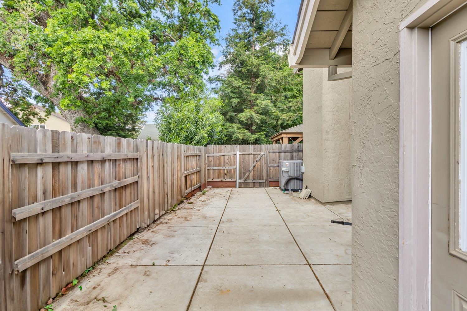 Detail Gallery Image 52 of 60 For 9476 Queensbury Ct, Elk Grove,  CA 95758 - 4 Beds | 2/1 Baths