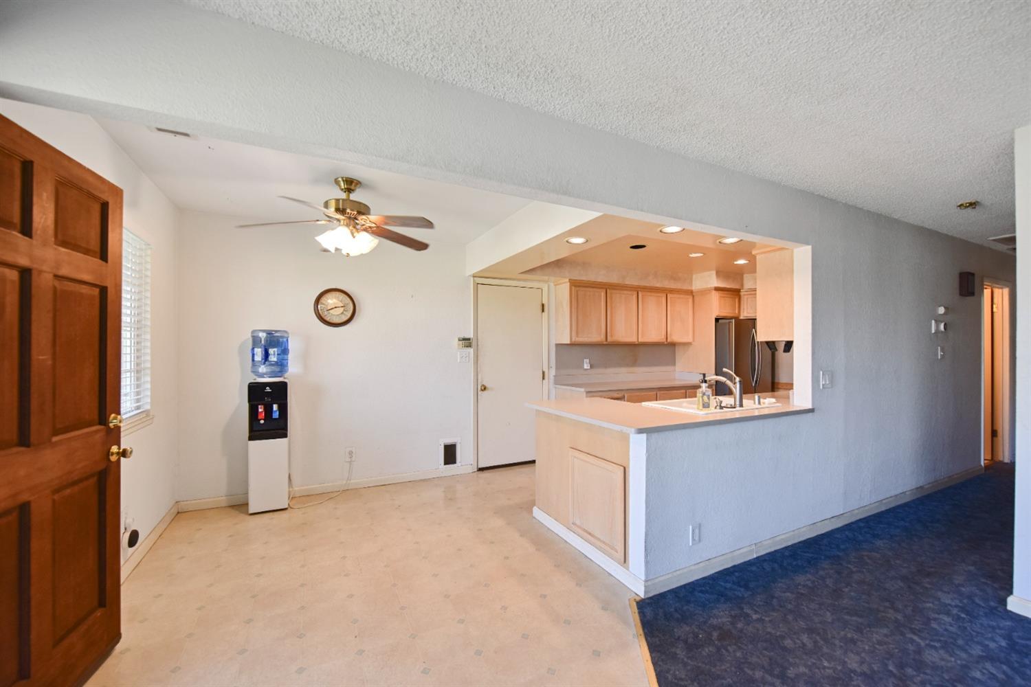 Detail Gallery Image 5 of 26 For 6113 10th St, Rio Linda,  CA 95673 - 4 Beds | 3 Baths