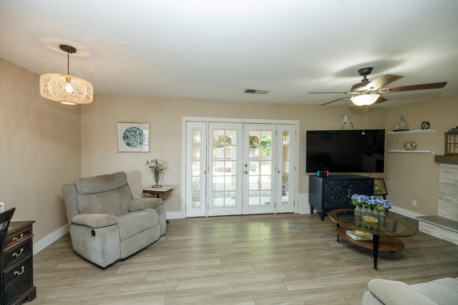 Detail Gallery Image 7 of 25 For 2501 Adrian St, Turlock,  CA 95382 - 3 Beds | 2 Baths