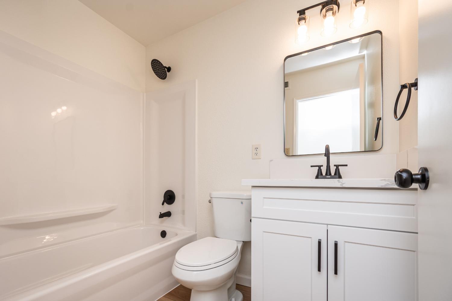 Detail Gallery Image 19 of 28 For 5039 Dingman Cir, Sacramento,  CA 95823 - 4 Beds | 2 Baths