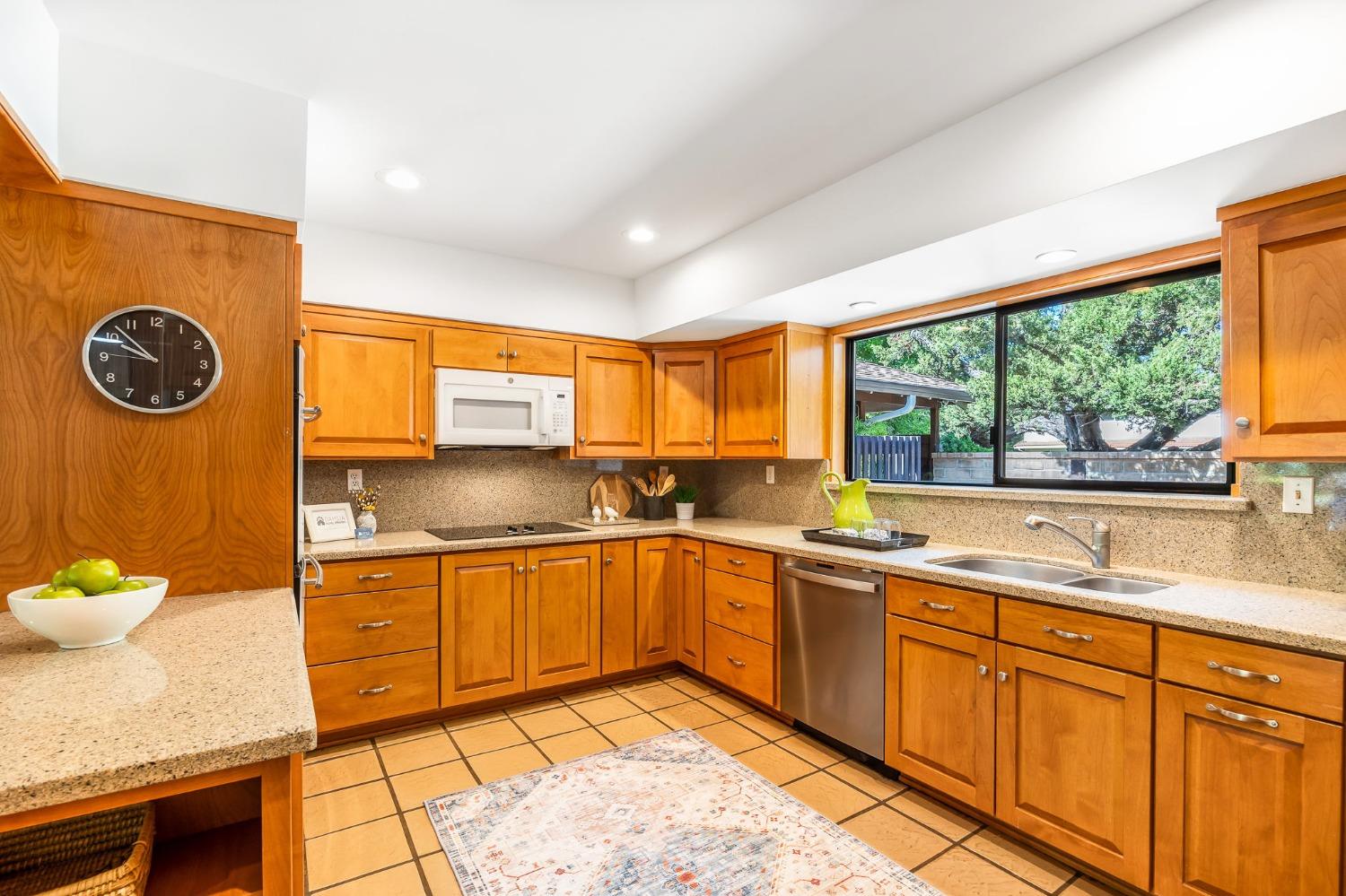 Meadowbrook Drive, Davis, California image 23