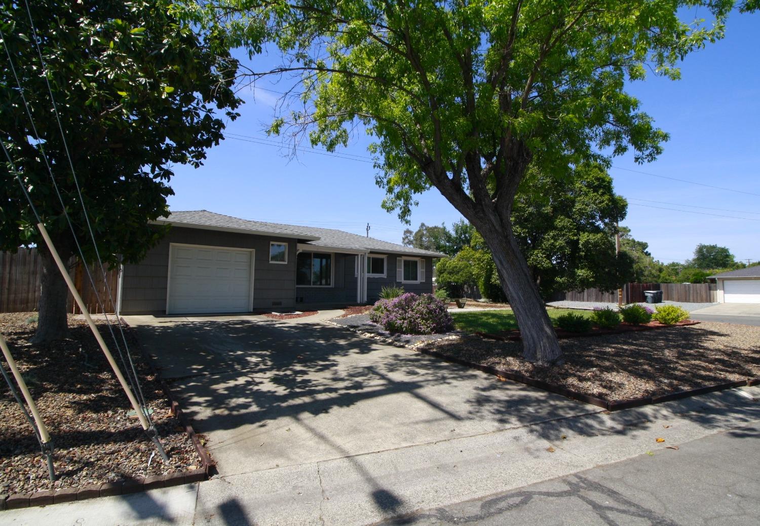 Detail Gallery Image 53 of 54 For 2221 Middleberry Rd, Sacramento,  CA 95815 - 3 Beds | 2 Baths