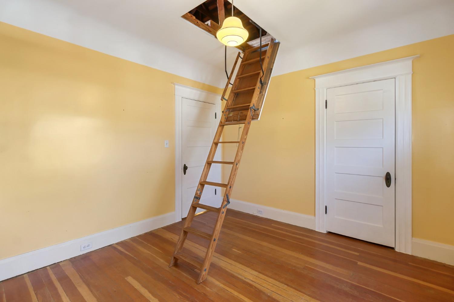 Detail Gallery Image 25 of 58 For 2322 I St, Sacramento,  CA 95816 - 4 Beds | 2 Baths
