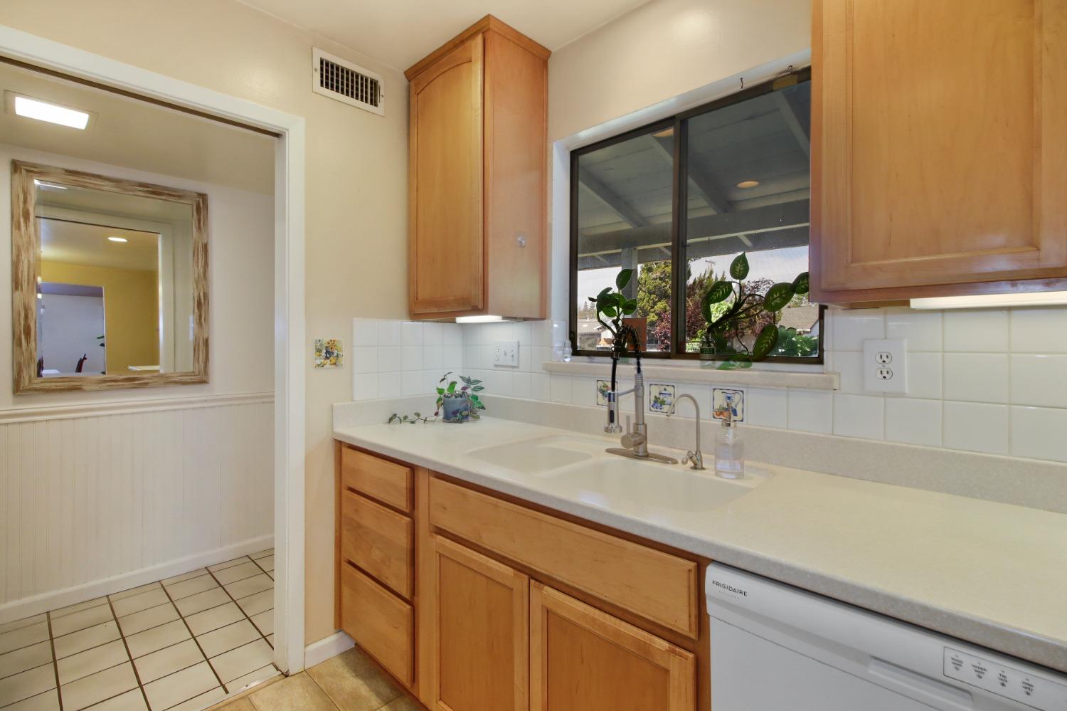Holmes Way, Rancho Cordova, California image 9