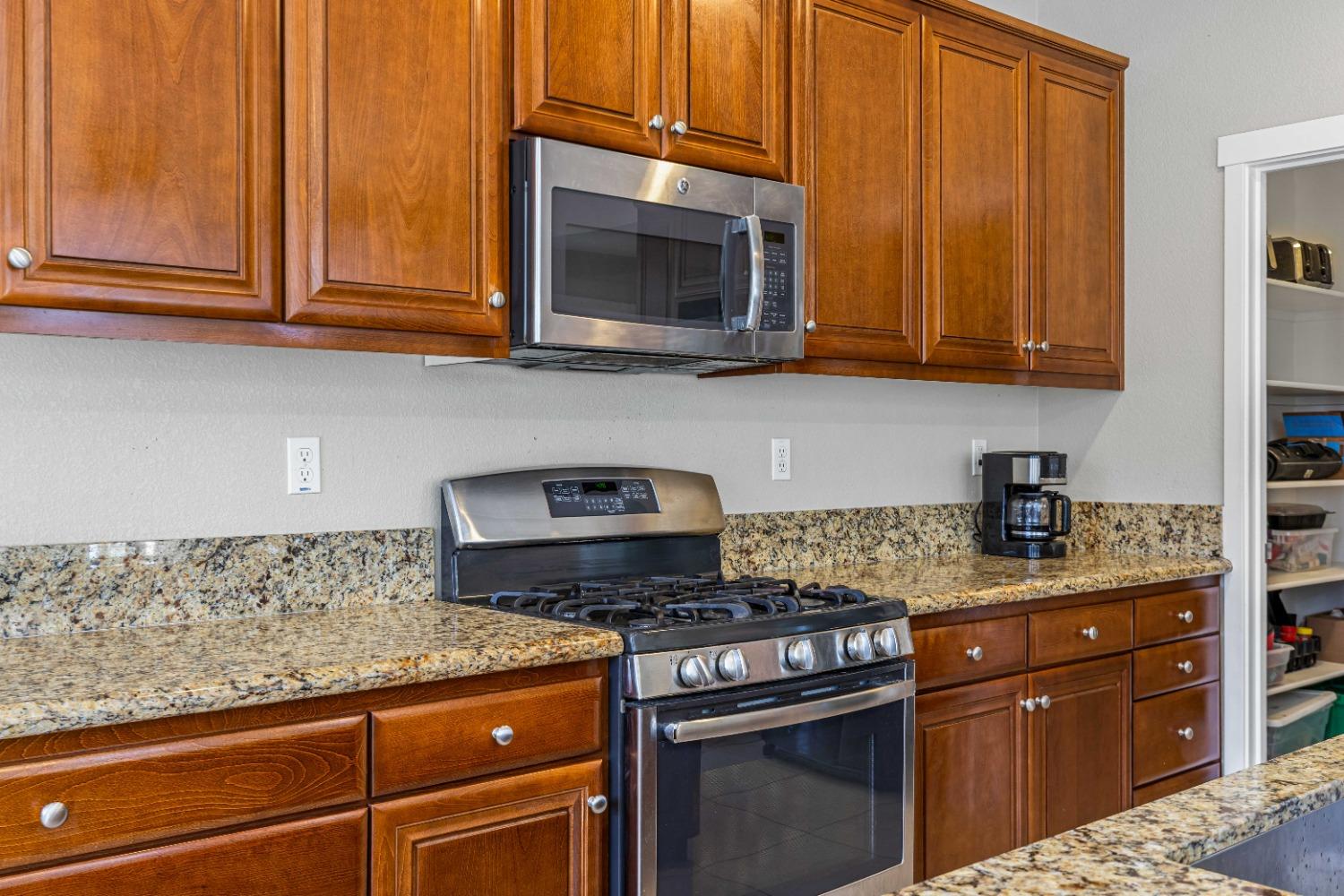 Detail Gallery Image 12 of 48 For 18551 Admiral Way, Lathrop,  CA 95330 - 4 Beds | 3 Baths