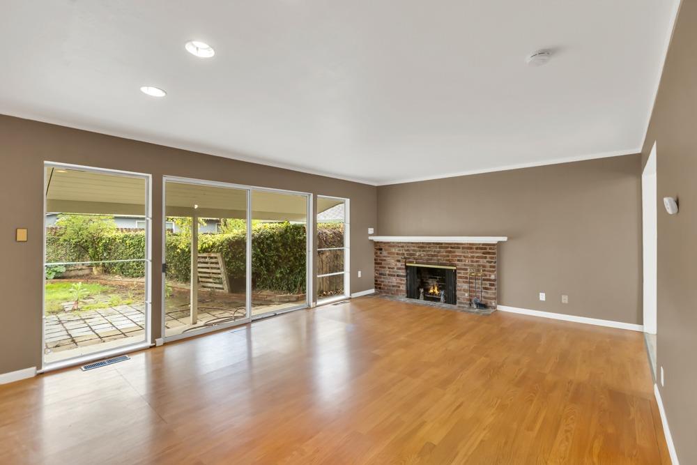 Detail Gallery Image 24 of 36 For 5741 Lonsdale Dr, Sacramento,  CA 95822 - – Beds | – Baths