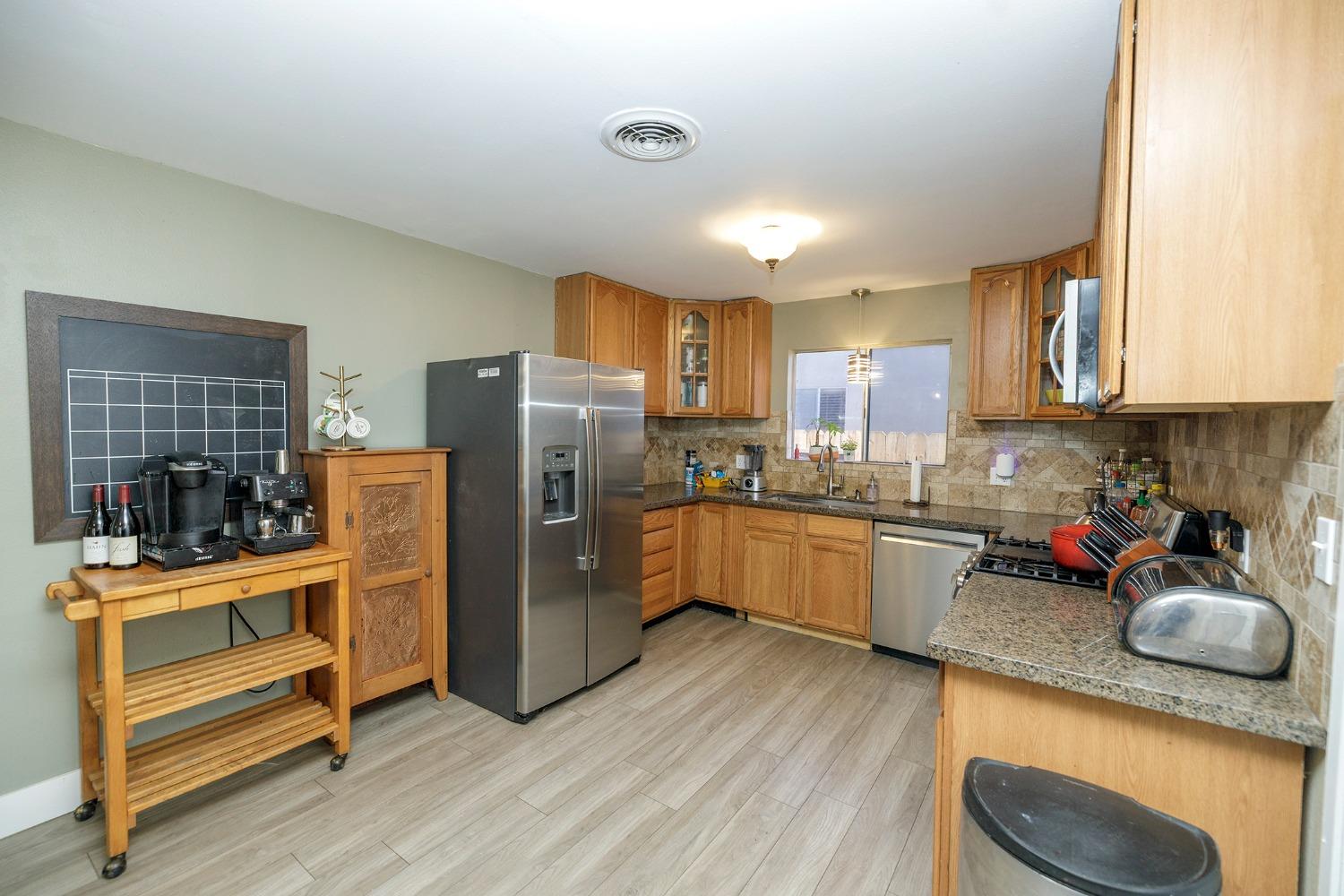 Detail Gallery Image 10 of 25 For 2501 Adrian St, Turlock,  CA 95382 - 3 Beds | 2 Baths