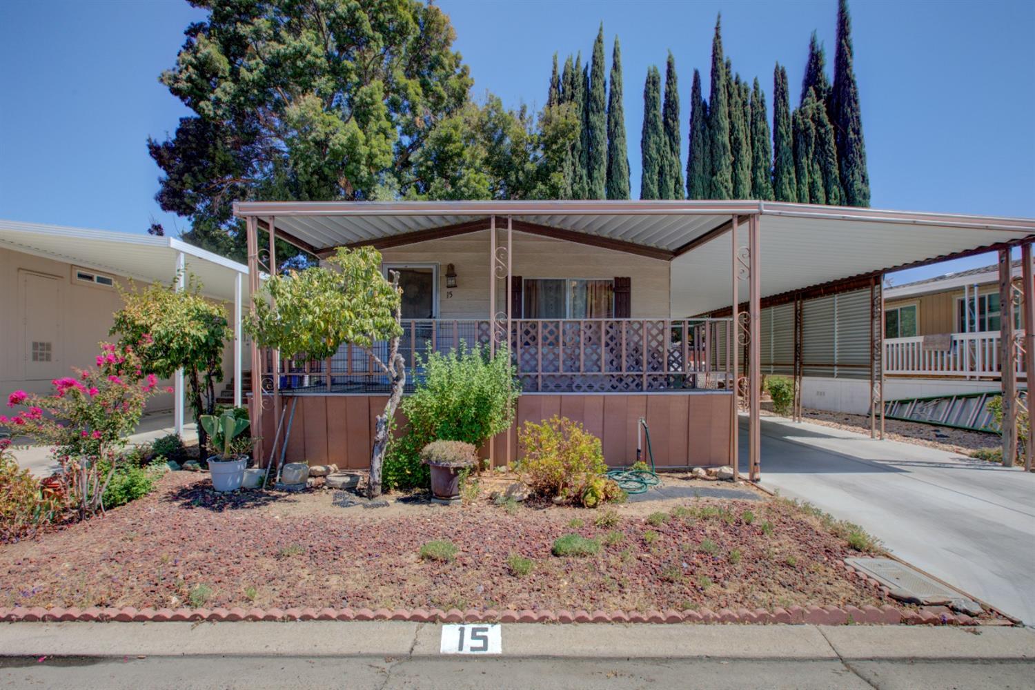 Detail Gallery Image 2 of 32 For 250 E Las Palmas Ave 15, Patterson,  CA 95363 - 2 Beds | 1 Baths