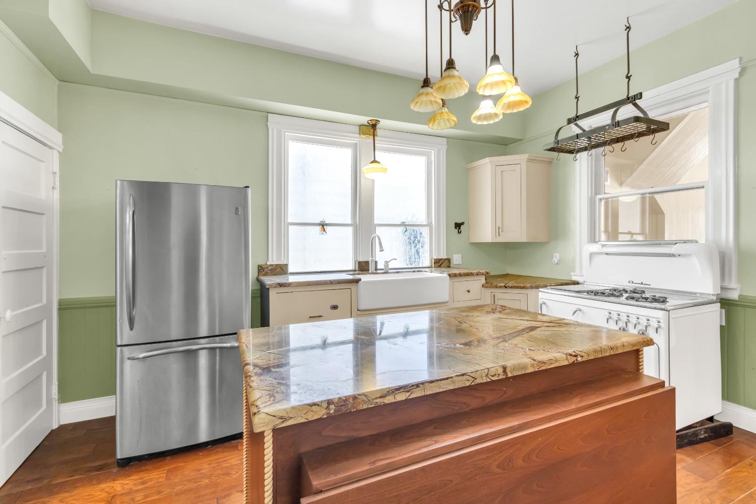 Detail Gallery Image 25 of 91 For 2321 H St, Sacramento,  CA 95816 - 4 Beds | 2 Baths