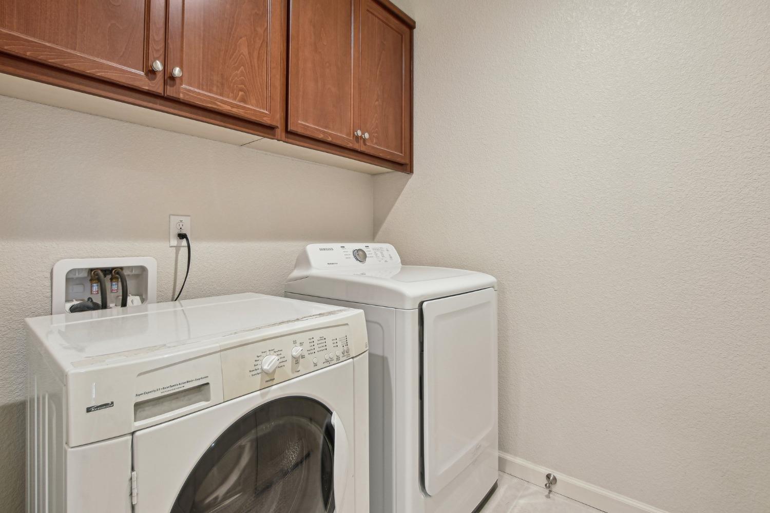 Detail Gallery Image 13 of 19 For 7905 Springarden Way, Sacramento,  CA 95828 - 3 Beds | 2 Baths