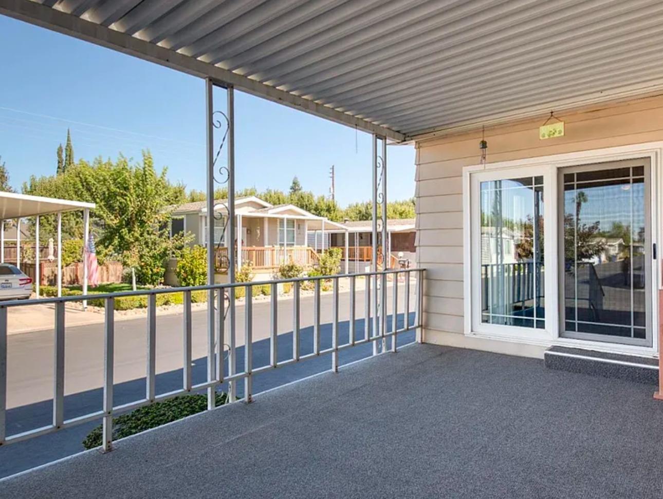 Detail Gallery Image 4 of 31 For 3936 Maui Ter, Modesto,  CA 95355 - 2 Beds | 2 Baths