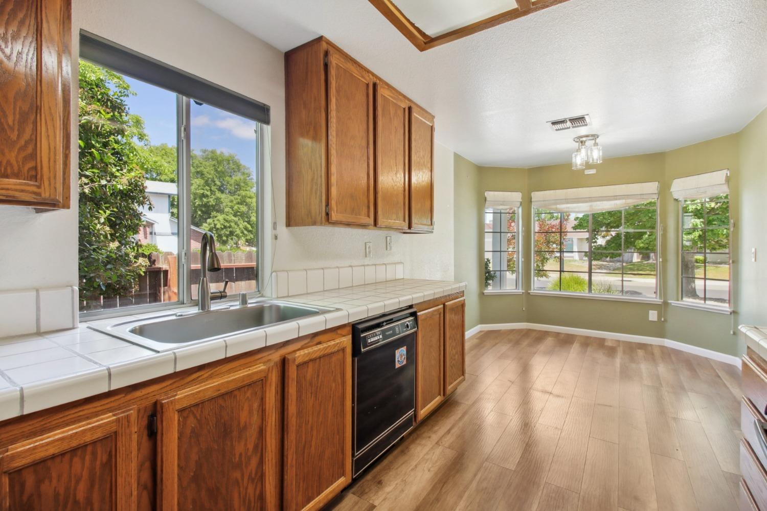 Lakespring Way, Sacramento, California image 15