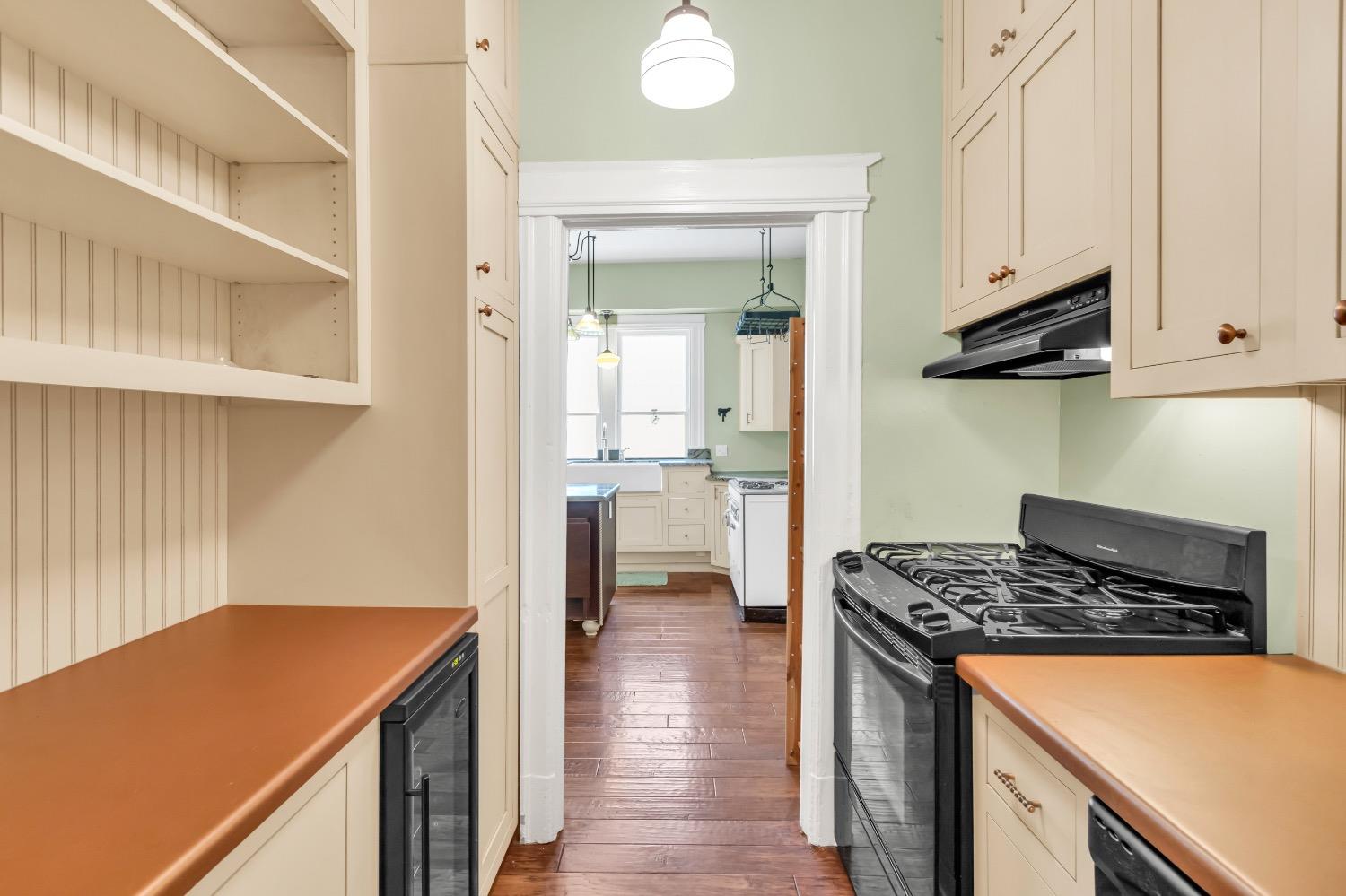 Detail Gallery Image 32 of 91 For 2321 H St, Sacramento,  CA 95816 - 4 Beds | 2 Baths