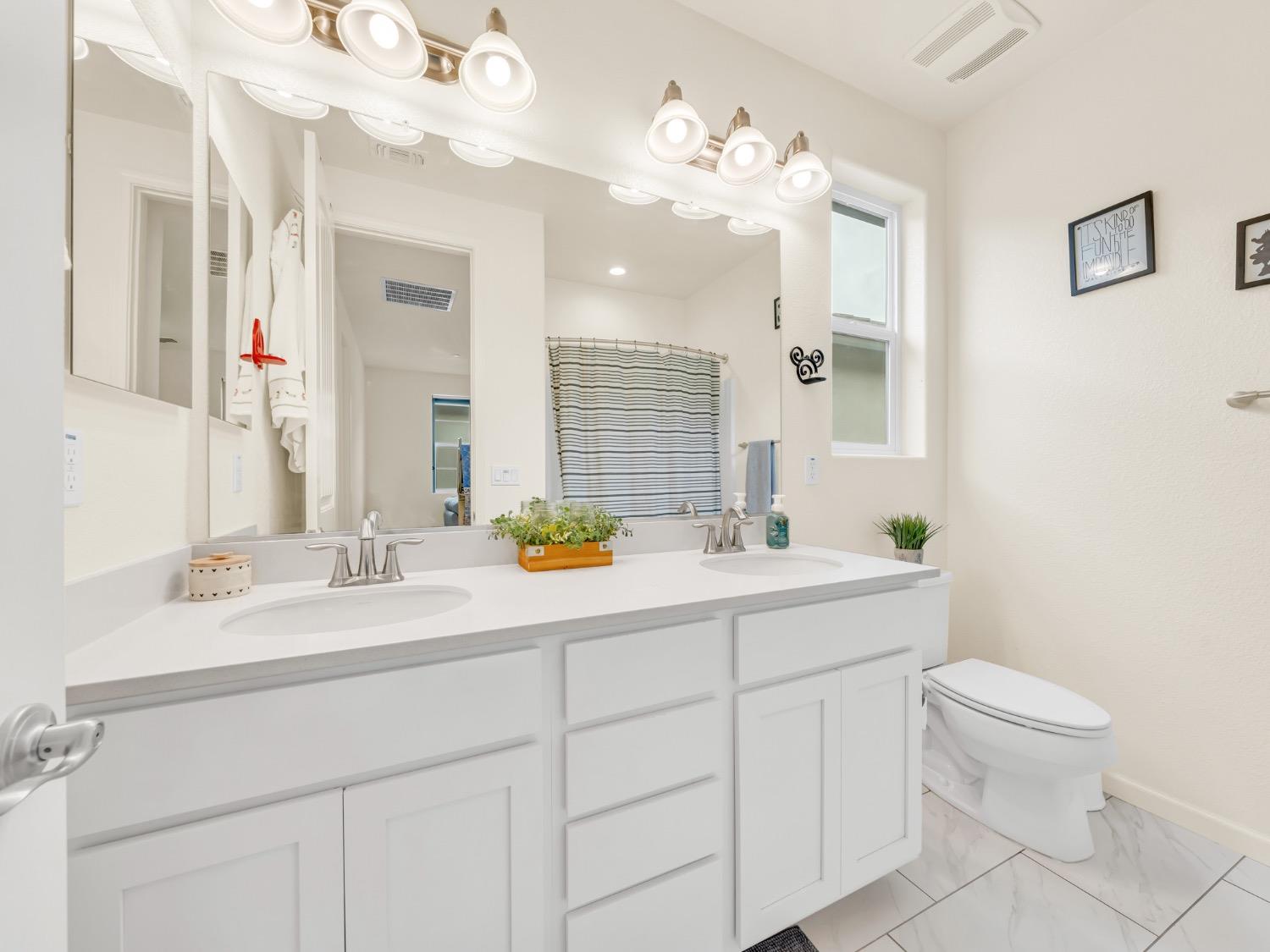 Hovnanian Drive, Sacramento, California image 34