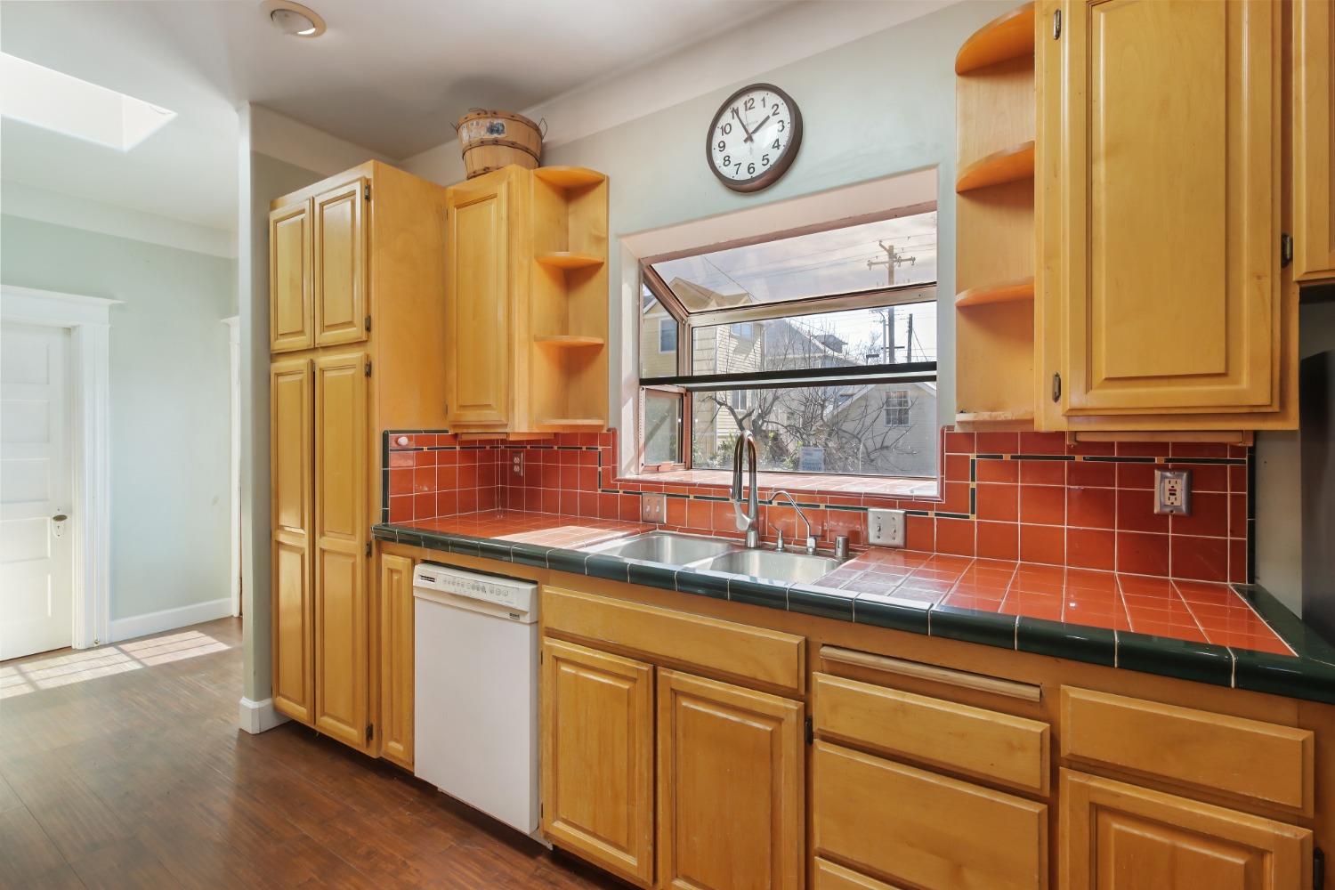Detail Gallery Image 12 of 58 For 2322 I St, Sacramento,  CA 95816 - 4 Beds | 2 Baths