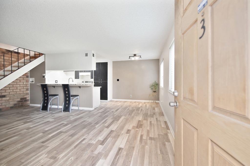 Photo #6: 225054136 Listing: Photo #6