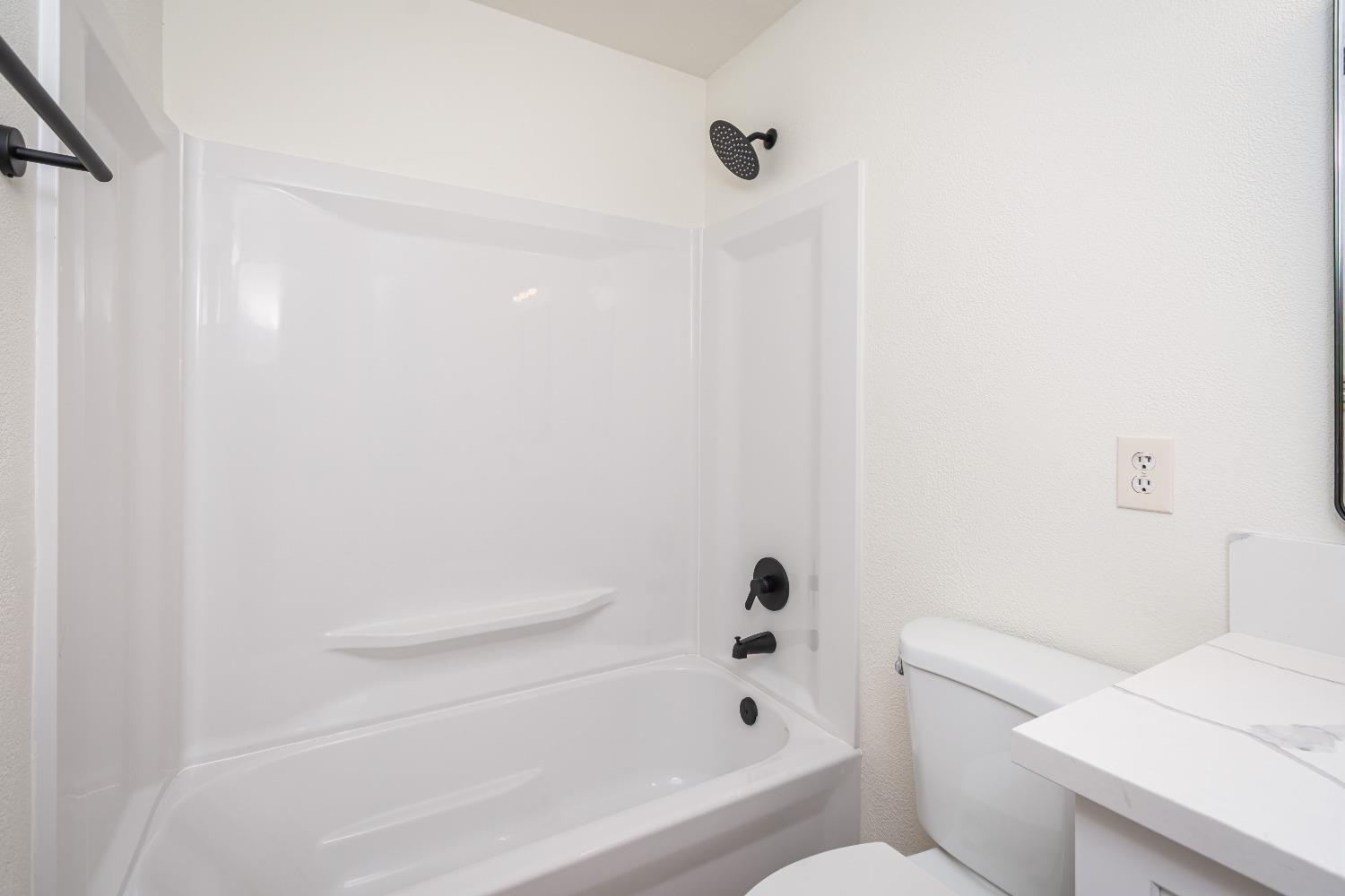 Detail Gallery Image 20 of 28 For 5039 Dingman Cir, Sacramento,  CA 95823 - 4 Beds | 2 Baths