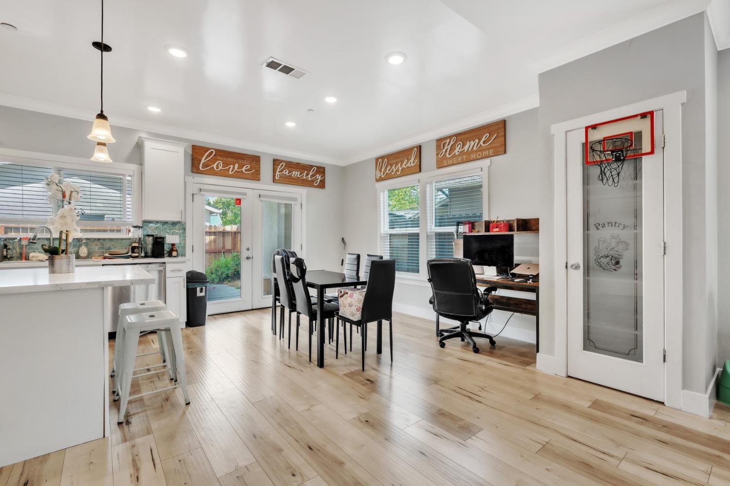 Detail Gallery Image 6 of 13 For 3400 44th St #3404,  Sacramento,  CA 95817 - 3 Beds | 3/2 Baths